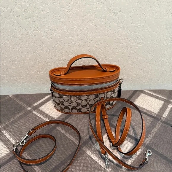 Coach Trail Bag in Crystal Signature, Limited Re-Edition 1994. NEW - Picture 10 of 10